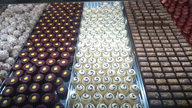 vente-MONTFORT SUR ARGENS-min_chocolates_milk_chocolate_white_chocolate_truffles_candy_food_treat_cacao-1213769